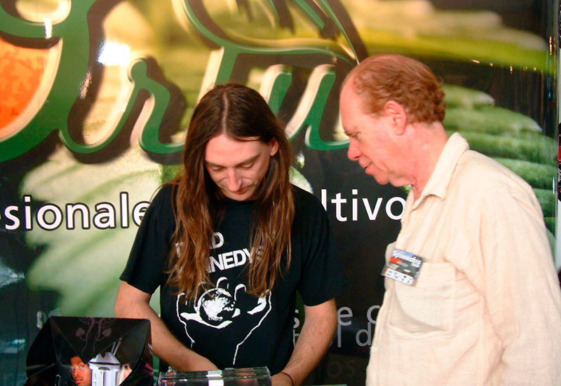 David Merino y Ed Rosenthal en el Spannabis 2005 con Kritikal Bilbo